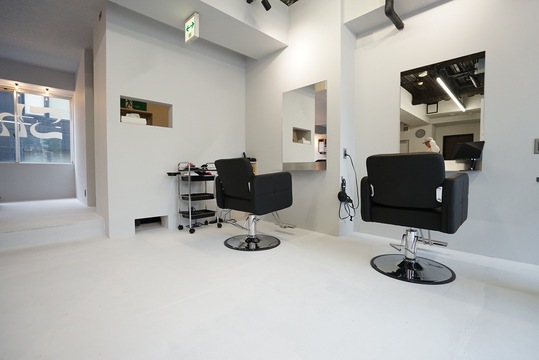 【新潟駅】≪入客チャンス抜群≫≪正社員または業務委託≫≪自由出勤制≫≪土日祝休みOK≫≪社会保険完備≫成長できる環境が整っている少人数のアットホームサロン！やりたいことや意見が反映されやすく、個性を活かしながら成長できます「ShowAmuse（ショーアミュゼ）」からスタイリスト（美容師）の求人☆★