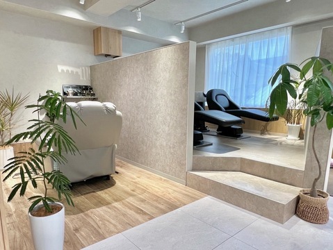 【薬院駅】≪最低保証給あり・勤務時間や日数の相談OK・平均単価1万円・基本マンツーマン接客≫大人女性を中心に多数のお客様がご来店！お客様へ提案しやすいメニューを取り揃えています！自分の時間を大切にしながら働くことができるトータルビューティーサロン「Nika beaute（ニカボーテ）」からスタイリスト（美容師）の求人☆★