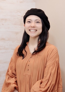 【服部天神】≪保証給25万円≫≪完全マンツーマン施術／1日3名まで≫≪アートや植物に囲まれたオシャレなプライベートサロン≫髪質改善ヘアエステ「髪質改善ヘアエステ Kolmeti.（カミシツカイゼンヘアエステコルメティ）」からスタイリスト（美容師）の求人☆☆