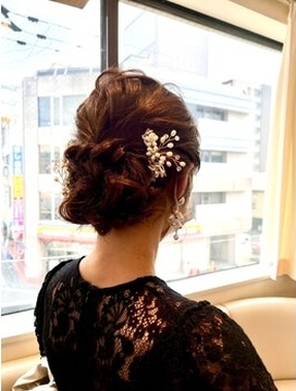 【王寺】≪社会保険完備≫≪完全週休2日制≫≪ママさんの応募歓迎≫≪20時までに退勤可能≫奈良県を中心に店舗展開するサロン！40～50代の女性を中心にトリートメントやスパのメニューが人気！「PLAZA 王寺店（プラザオウジテン）」からスタイリスト（美容師）の求人★☆