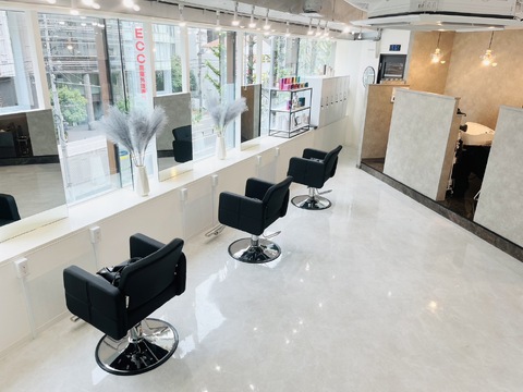 【梅田】≪業務委託・正社員選択可能≫≪完全マンツーマン≫デザインカラーが大人気のヘアサロン！美容師1人1人に合わせた働き方を選ぶことが出来る体制です！「marshu 梅田（マーシュウメダ）」からスタイリスト（美容師）の求人☆★☆