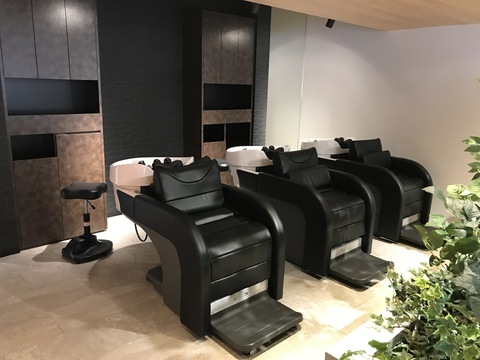 【和泉府中】≪月8日休み&有給休暇あり≫≪平均19時退勤≫お客様のオンリーワンサロンとして、デザインカラーも髪質改善も人気の地域密着サロン！「ACCA（アッカ）」からスタイリスト（美容師）の求人★☆★