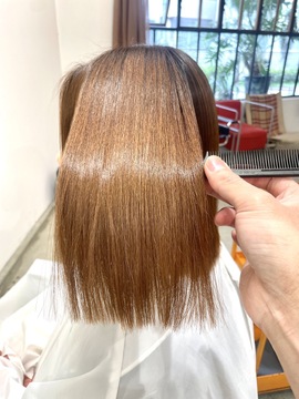 【北田辺】≪最短2年でデビュー可能！≫≪土日休みOK≫≪客単価が1万円以上≫不安な技術は、営業時間内と時間外にレッスン可能！30～50代の女性を中心に、縮毛矯正やグレーカラーのメニューが人気！「NASARI（ナザリ）」からアシスタント（美容室）の求人★☆