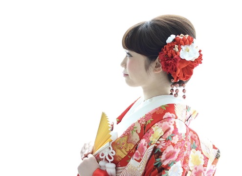 【福岡近郊】≪未経験・新卒生OK≫≪完全週休2日制≫≪社会保険完備≫≪実働8時間≫≪閑散期は土日休み取得可能≫≪有給休暇あり≫≪デビューまで1～2ヶ月≫年間1000件以上の式を手掛ける老舗企業でブライダルヘアメイクのお仕事をしませんか？未経験からでも、現場で活躍できる技術を身に付けられます！「ブライダルみちこ（ブライダルミチコ）」からブライダルヘアメイクの求人☆☆