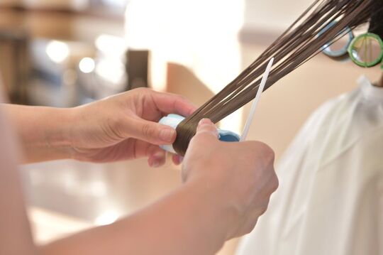 【南森町】≪社会保険完備≫≪月給22万円スタート!!≫≪最短1年半デビュー≫働き方はアナタ次第！月10日休みなどお休みを増やすことも可能です◎ライフスタイルに合った働き方ができるから長く働ける「agora 南森町店（アゴラ ミナミモリマチテン）」からアシスタント（美容師）の求人☆★☆