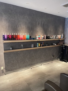 【泉ヶ丘】 ≪月給23万円≫≪ 月8日休み≫≪社会保険完備≫≪最短2年デビュー ≫ 有名ブランドサロンのFC店舗！充実した福利厚生で安心して長く働ける環境です！「KAINO arms 泉ヶ丘店（カイノアームズイズミガオカテン）」からスタイリスト（美容師）の求人★☆