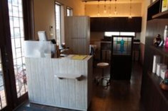 【原】圧倒的な地域密着サロンHAIR MAKE Lively（ヘアーメイクライブリー）☆コツコツ、じっくり、しっかりとお客さまに向き合って、楽しくお仕事しませんか  スタイリスト（美容師）の求人☆★☆