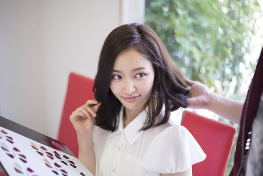 【河原町】≪月8,9日休み≫≪月給20万円〜≫≪社会保険完備≫≪営業時間内レッスン可能≫最短1年3カ月でスタイリストデビュー可能！メイクや着付けも学べる環境あり！「GUICHES 京都店（ギッシュキョウトテン）」からアシスタント（美容師）の求人★☆