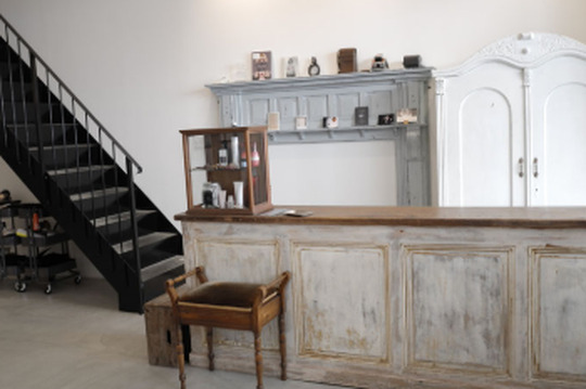 【二条城前】≪完全週休2日制≫≪社会保険完備≫≪産休育休制度あり≫雑誌掲載も多数！今まで培ったデザイン＋新しい感性でお客様を担当しましょう！楽しくお客様と関われるサロン「femme（ファム）」からスタイリスト（美容師）の求人★☆