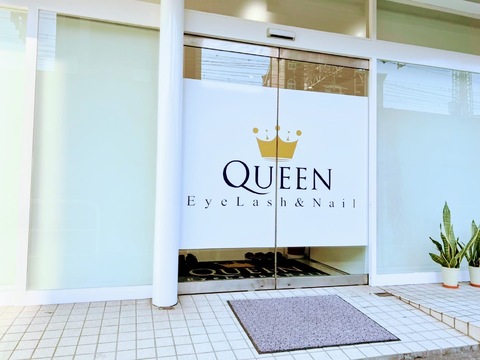 【土居】≪完全週休2日制≫≪社会保険完備≫≪日曜定休≫≪18時以降予約なければ早上がりOK≫アットホームで働きやすい環境！ネイルも併設するトータルビューティーサロンです「QUEEN EyeLash&Nail（クイーンアイラッシュアンドネイル）」からアイリスト（まつげエクステ・まつげパーマ・アイブロウ）の求人☆☆