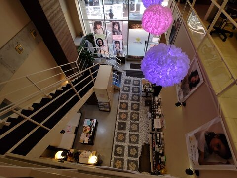 【西三荘】≪実働7時間／休憩1時間≫≪日曜日は実働6時間≫≪社会保険完備≫≪18,19時台に退勤可能≫≪着付けやメイクも学べる≫スパメニューの需要も高く、幅広い客層から愛される人気サロン！「absolute（アブソルート）」からスタイリスト（美容師）の求人☆★☆