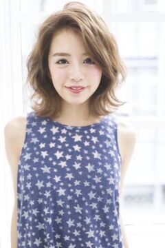 【中崎町】≪月8,9日休み≫≪社会保険完備≫≪2年半デビュー≫撮影やショーのヘアメイクなどの外部活動も多く、美容師としてスキルアップできる環境！「aisle（アイル）」からアシスタント（美容師）の求人☆★☆