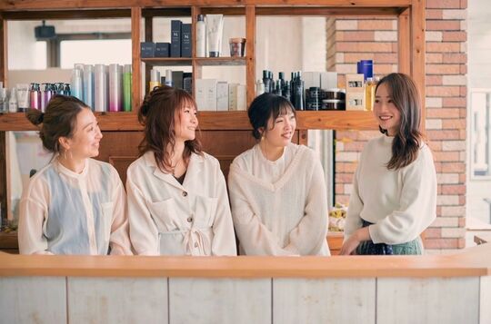 【瓢箪山】新規のお客様も多く来ていただいてるので、入客チャンスはバッチリ◎堅苦しい決まりなどはないので楽しく働いていけます！トレンド発信サロン「hair resort REGALO（ヘアリゾートレガロ）」からスタイリスト（美容師）の求人☆☆