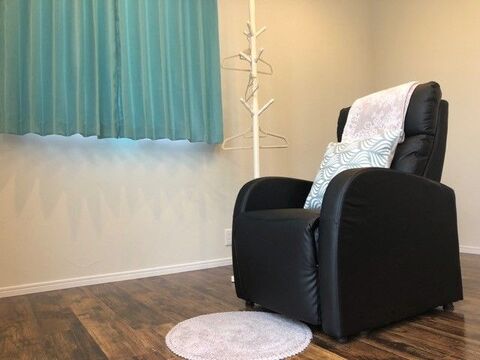 【豊中駅】≪完全週休2日制≫≪土日休みOK≫≪社会保険完備≫≪20時までに退勤可能≫≪髪型・ネイル自由≫働きやすい環境が整っています！お休みもしっかりあり、プライベートも充実！アットホームなサロンで楽しく仕事ができますよ！「Rimo（リモ）」からアイリスト（アイデザイナー・まつげエクステ）の求人☆☆