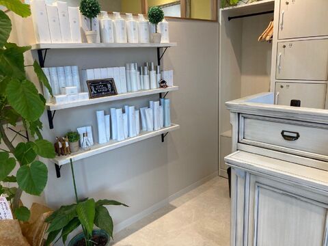 【筑紫駅】≪社会保険完備・有給休暇・住宅手当アリ≫≪1年半でスタイリストデビュー可能≫長く働ける条件が揃っています！！お客様との関わりを大切にしているアクセス抜群のヘアサロン「PLUS ONE 筑紫駅前店（プラスワンチクシエキマエテン）」からアシスタント（美容師）の求人☆☆