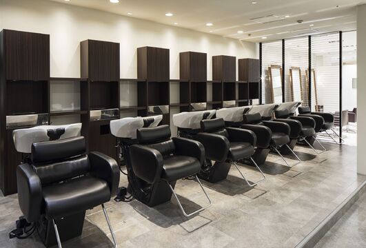 【吉祥寺】＜完全週休2日制＞＜社会保険完備＞抜群の待遇を擁する全国に展開するTAYAグループ☆入客チャンス〇月給30万円以上の高収入を稼ぐことも可能♪TAYA 東急百貨店吉祥寺店（タヤトウキュウヒャッカテンキチジョウジテン）からスタイリスト（美容師）の求人☆★