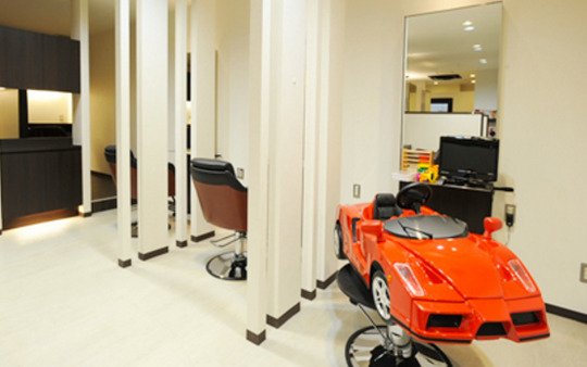 【平野】≪社会保険完備≫≪完全週休2日制≫≪完全週休3日制も可能！≫来年出店予定の為、スタッフ募集中！抜群の待遇面が充実しているので長く安心して働ける環境！ヘアだけでなくネイルやアイラッシュも提供するトータルビューティサロン「MOSH HAIR（モッシュヘアー）」からアシスタント（美容師）の求人☆★