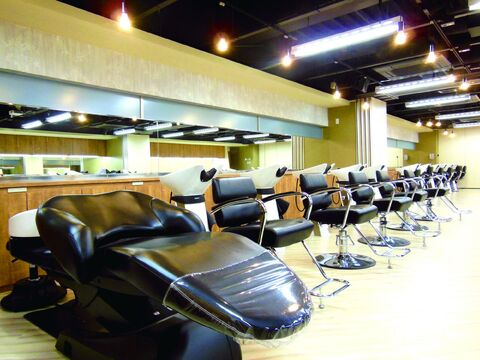 【西中島】≪未経験から大歓迎≫美容師の経験を活かして働ける美容学校の教員！生徒さんの夢を叶えるためやりがいのあるお仕事です！「大阪ビューティーアート専門学校（オオサカビューティーアートセンモンガッコウ）」から教員・講師の求人☆★