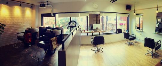 【国体通り】モデルやタレントさんも来店される実力派サロン！！オーナーさんから直接技術を学べるのでドンドン成長出来る環境です♪少人数制ヘアサロン「twice（トゥワイス）」からアシスタント（美容師）の求人☆★