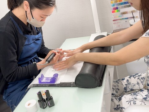 【天神橋筋六丁目】経験を活かしたいパートさん大歓迎！！≪社会保険完備≫≪髪色、ネイル自由≫安心のお給料の体制と長く働ける環境を整えております！お客様とのコミュニケーションを大切にするトータルビューティーサロン「free nail 天六店（フリーネイルテンロクテン）」からネイリスト（ネイル）の求人★☆★