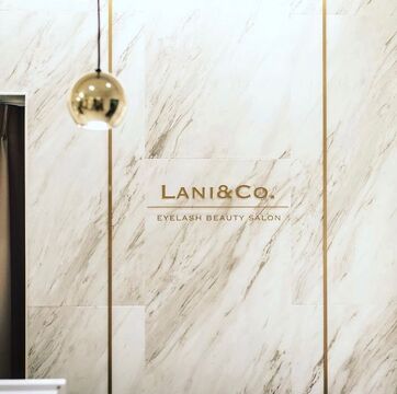 【博多駅】≪選べる雇用形態・社会保険完備・駅チカ・完全週休二日制≫ライフスタイルに合わせて長くお仕事ができる環境！人気エリアで駅チカのアイラッシュサロン「LANI&Co.（ラニアンドコー）」からアイリスト（まつげパーマ・まつげエクステ・アイブロウ）の求人☆☆