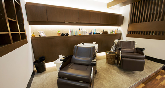 【阪神芦屋】お客様としっかり関わることが出来ます！医療美容認定サロンなので色んな分野で更にスキルアップを目指せる１地域密着型の開放感のあるゆったりしたサロン「fleur（フルール）」からスタイリスト（美容師）の求人☆★☆