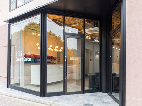 【藤森】≪毎週日曜、月曜定休≫≪完全週休2日制≫≪社会保険完備≫≪営業時間外レッスン無≫≪まつエク、ネイル併設サロン≫9～17時までの営業のためプライベートの時間も確保できますよ！自主性を尊重したレッスンが可能！プライベートも大切にしながら働いていく事ができますよ！「lili by CieL Smart Salon（リリバイシエルスマートサロン）」からアシスタント（美容師）の求人★☆