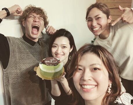 【関大前】≪月8日休み≫≪土曜日月2回休みOK≫≪社会保険完備≫≪営業中のレッスン≫≪19時過ぎには退勤可能≫働きやすい環境が整っています！着付けメイクなども学べる地域密着型サロン!!「KAMINOTE（カミノート）」からアシスタント（美容師）の求人★☆