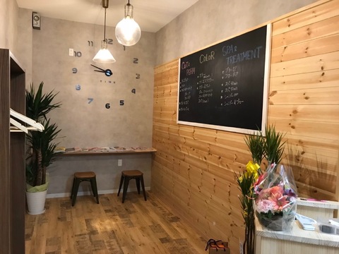 【広川町】≪業務委託（最低保証あり）・正社員・パート≫高歩合率の為、高い収入を狙えます！最大70％の還元あり！！平均退勤時間は19時頃なので身体の負担も少ないんです、サロンワーク中心でお客様と関わる地域密着型ヘアサロン「GLAM 広川店（グラムヒロカワテン）」からスタイリスト（美容師）の求人☆★