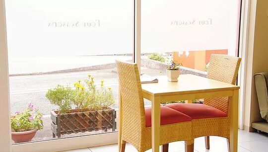 【上山口】≪社会保険完備♪≫≪入客チャンス大≫安心して長く働ける環境が整ったアットホームサロン！慰安旅行や、社内イベントが盛りだくさんでスタッフ同士とっても仲良しなのもおすすめのポイント♪“New Style Four Seasons（ニュースタイルフォーシーズン）”からスタイリスト（美容師）の求人★☆