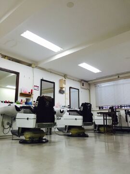 【薬院大通】≪社保完備≫≪未経験・通信生・新卒生OK≫ヘアケアに力を入れ、技術だけでなく、薬剤知識も学べる環境！！広々した空間でお仕事できる「chronicle（クロニクル）」からJr.スタイリスト（美容師）の求人★☆★