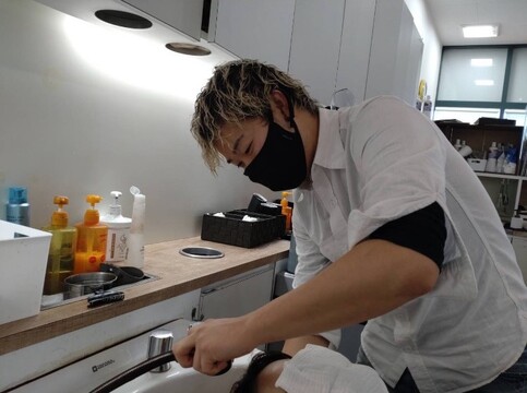 【垂水】≪月給30～50万円／年収500万円以上も可能≫≪時短社員も募集中≫≪完全週休2日≫≪19時退勤≫≪社会保険完備≫幅広い世代に愛されるサロンです！入客チャンスもアリ！長く安心して働けますよ。「デューポイント ブルメール舞多聞店（デューポイントブルメールマイタモンテン）」からスタイリスト（美容師）の求人★☆