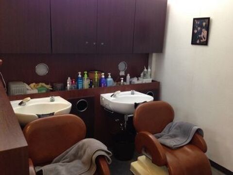 【北野田】《未経験でも月給17万円〜》常連さんに囲まれて楽しくオシゴトしたい方に♪少人数制ならではの魅力がたくさん★“Mile end（マイルエンド）”からアシスタント（美容師）の求人★☆