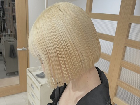 【心斎橋】≪入客チャンスあり≫≪新規100～150名≫≪高単価≫≪社会保険完備≫≪完全週休2日制≫福利厚生もしっかりしてるので仕事もプライベートも充実！エクステ、カラーに特化したサロン「mio by ReniA（ミオバイレニア）」からスタイリスト（美容師）の求人☆☆