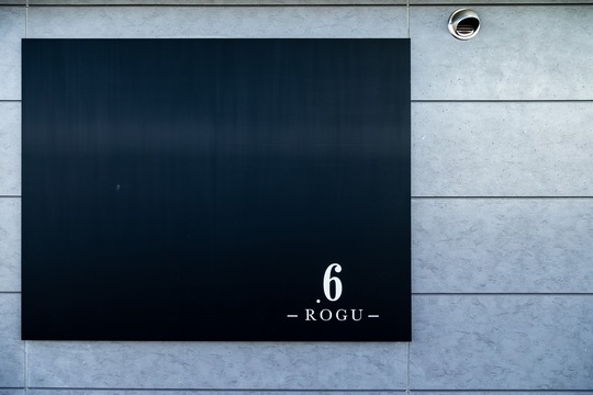 【松山市駅前】≪社会保険完備≫≪平均20時退社≫20代，30代の男性から圧倒的な支持を得る個室barber！気楽に話せて都会以上のクオリティを提供！人として、技術者としてさらに成長できる環境があります。お客様としっかり関われる「.6 -ROGU-（ログ）」から理容師（理容室）の求人★★