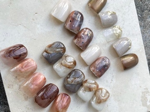 【小倉駅】≪月休8日・社会保険完備・実働8時間・月給20万円スタート≫個室施術のため技術に集中できます！ネイル・マツエクのトータルビューティーサロン「Blabo ～eyelash&nail～（ビーラボアイラッシュアンドネイル）」からアイリスト（アイデザイナー・まつ毛エクステ）の求人☆☆