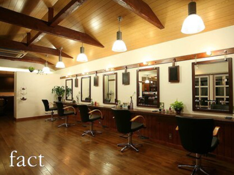 【高崎】≪髪質改善が人気≫≪19時半までには退勤可能≫≪産休育休実績あり≫ワンランク上の美しい髪へ！スタッフ同士仲が良く、お給料・お休み・成長のすべてが叶うサロンです！「fact 高崎店（ファクトタカサキテン）」からスタイリスト（美容師）の求人☆★