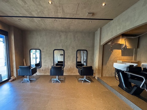 【泉大津駅】≪未経験・通信生・新卒生歓迎≫≪社会保険完備≫≪営業時間内レッスンOK≫≪実働8時間以下・19時までに退勤可能≫≪年末年始休暇7日／夏季休暇5日≫≪有給休暇あり≫スキルアップがしたい方、プライベートもしっかり充実させたい方必見です！「2025年9月頃、泉大津駅周辺にNEW OPEN予定のヘアサロン」からアシスタント（美容師）の求人☆★