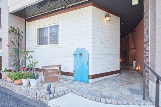 【さがみ野】◆個室で1名ずつ丁寧なお客様対応！大人のヘアサロン◆日曜定休・完全週休3日制度あり・土日祝お休みOK◆18時台で退勤！最上級の雇用制度で、女性が無理なく働けるマンツーマン施術＆高単価！こんなサロンで働きたい、が実現されているサロンです！「ami e（アミエ）」からスタイリスト（美容師）の求人☆★☆