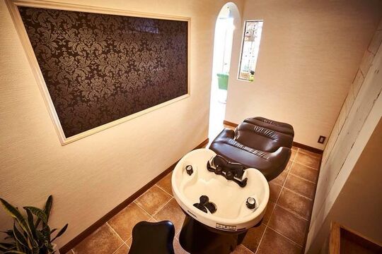 【今福鶴見】≪社会保険完備≫マダム層のお客様から人気のヘアサロン！地域密着型の少人数制サロン！「sleek hairclinic&spa（スリークヘアクリニックアンドスパ）」よりスタイリスト（美容師）の求人☆★