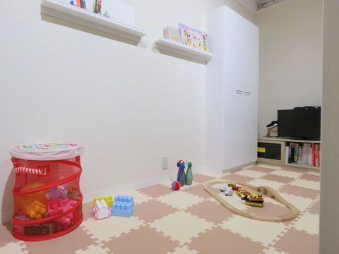 【灘】≪最低保証給25万円〜≫≪平均退社19時≫≪有給休暇年10日≫≪土日休みOK≫≪社会保険完備≫売上に応じて報酬がほしい！プライベートも充実させたい！夜遅くまで残りたくない！お客様とマンツーマンで接客したい！そんなあなたの理想が叶うサロンがあります“flower（フラワー）”からスタイリスト（美容師）の求人☆★☆