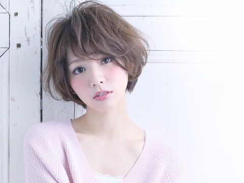 【心斎橋】《月給17万円〜》《基本夜レッスンなし》★フレックス制あり★2年以内のデビュー目指して、早くからカットをしっかり学べます！美容師としてゆとりを持ちながら、成長していきたい方にぴったりのサロンです♪「アンティーク調のオシャレなサロン“RITA Hairs（リタヘアーズ）”からアシスタント（美容師）の求人☆★