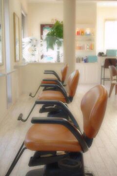 【磐田駅】◆着付けやメイクも学べる・まつ毛パーマも学べる・月8,9日休み・社会保険完備◆離職率の低さが働きやすさの証！今までの技術を生かしつつ幅広いジャンルで活躍できる美容師を目指せます！「elegance MORE（エレガンスモア）」からスタイリスト（美容師）の求人☆★