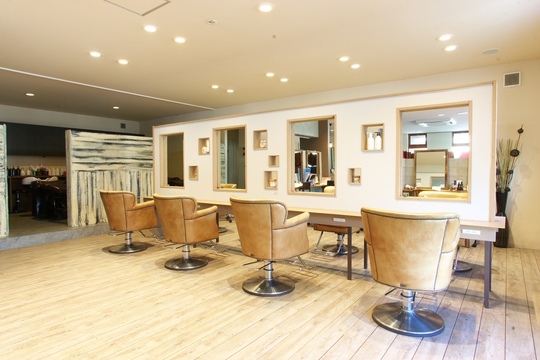 【水口石橋】≪第3日曜定休日≫≪月8～10日休み≫≪社会保険完備≫年収500万円も目指せる！体とプライベートは大切にという考えのオーナーさんなので、無理なく働いていくことが可能！内面も外見もキレイになっていただくをコンセプトに20〜30代のお客様に多くの支持を得ているサロン！「hair’s BEAU aRc（ヘアーズボウアーク）」からスタイリスト（美容師）の求人☆★