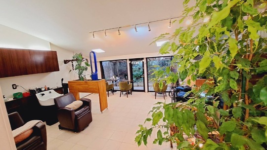 【唐人町】≪社会保険完備・基本残業なし・産休育休実績あり・19時迄に退勤可能・16時迄の勤務OK（パートアルバイト）・営業時間中レッスンOK≫プライベートも充実させながらお仕事できる環境です！大人女性中心に心地の良い空間を提供するヘアサロン「shaka（シャカ）」からアシスタント（美容師）の求人☆★