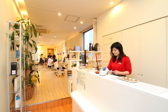 【西新】≪社会保険完備≫≪完全週休2日制≫スタイリストデビューは平均1年半！充実した福利厚生アリ！！長くお仕事出来る環境のヘアサロン「Presto 西新店（プレストニシジンテン）」からアシスタント（美容師）の求人☆☆