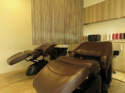 【真駒内】≪社会保険完備≫≪賞与あり≫≪土日祝休みOK≫落ち着いた雰囲気の人気サロン！スタッフさんが長く安心して働ける環境作りをしています！「Vase salon（ヴェイスサロン）」からスタイリスト（美容師）の求人☆★