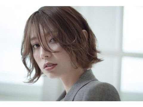 【梅田】週休2日制！月8日以上休み、歩合還元35%カット入客チャンスが多いのも魅力的！教育指導に力を入れ、数字を上げ続ける美容師になれる教育カリキュラムが充実！「La tienne igrek（ラティアンヌイグレック）」からスタイリスト（美容師）の求人☆★