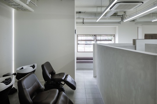 【中村公園】≪未経験・通信生・新卒生歓迎≫≪完全週休2日制≫≪社会保険完備≫≪20時までに退勤可≫半個室での丁寧な接客が人気のサロン！スタッフが長く働ける環境づくりを心がけています！レッスンや勉強会、接客を通して、美容師としての技術だけでなく、様々な知識を身に付けられます！「couleur（クルール）」からアシスタント（美容師）の求人☆★☆