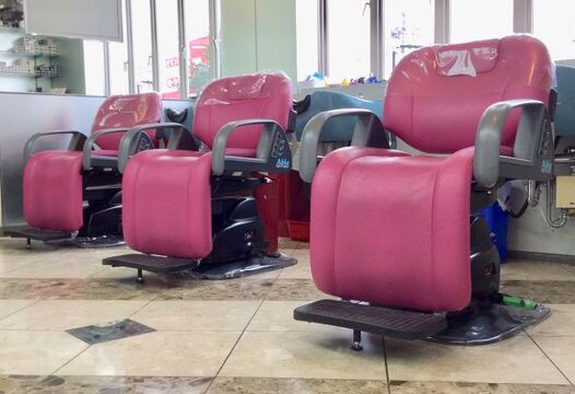 【中間市】≪平均退勤時間18:00・社会保険完備≫月に1回日曜日のお休みアリ！！仕事・プライベートのメリハリを大切にしています！！着付けも学べる地域密着型ヘアサロン「フローレス EIKO（フローレスエイコ）」からアシスタント（美容師）の求人☆★☆